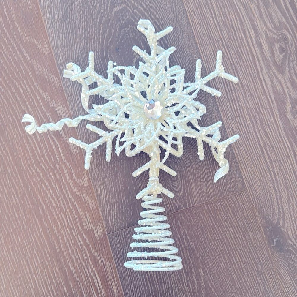 Beautiful Christmas Tree 12” topper white sparkly glittery. Great condition.